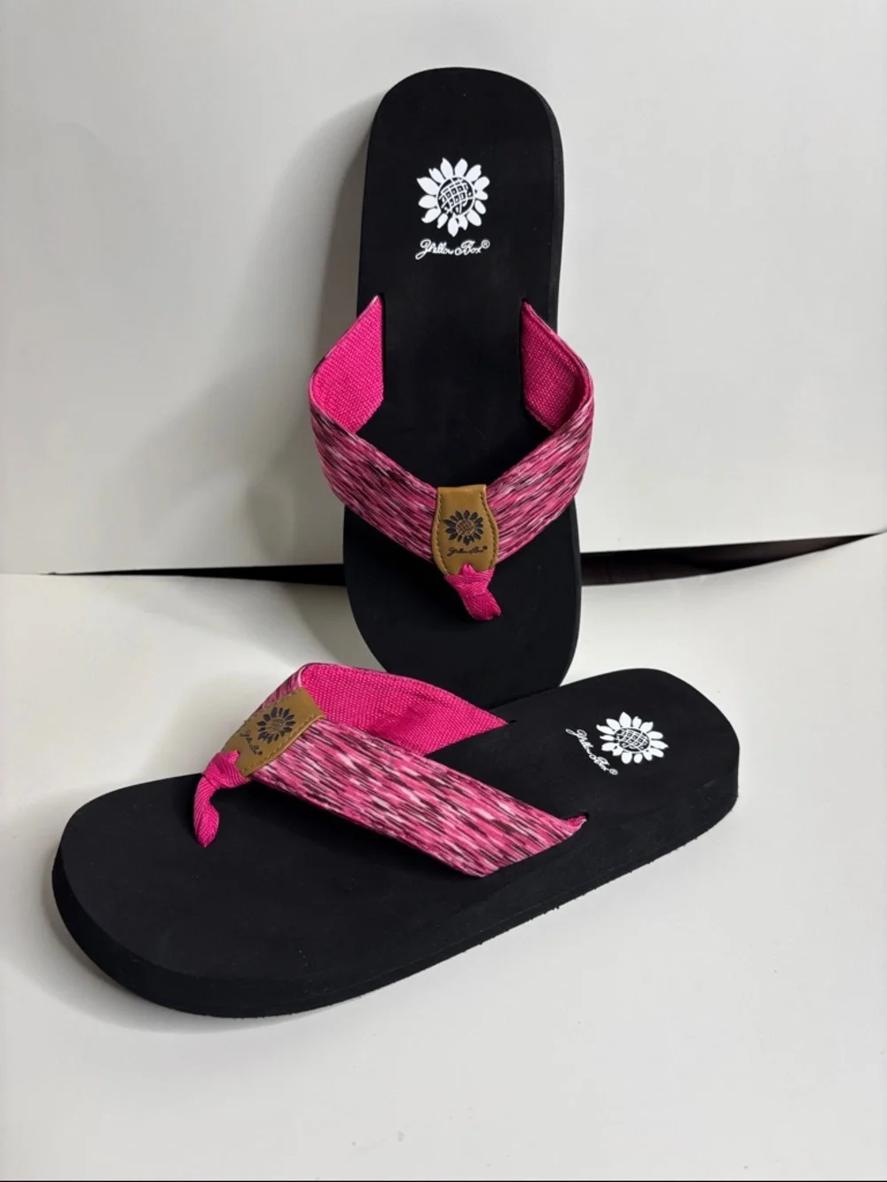 Yellow Box size 10M Pink Fabric Wedge Thong Sandals with Black Footbed - Picture 3 of 9